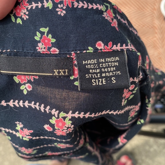 Button up shirt - Picture 4 of 4